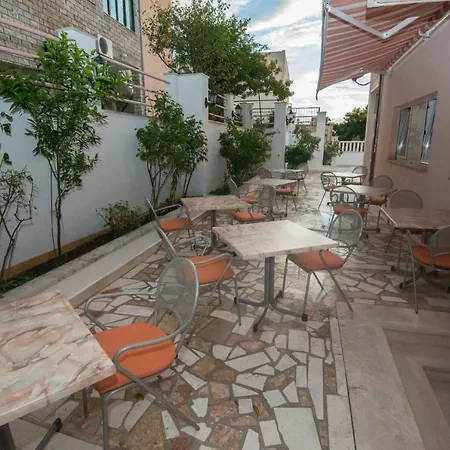 Apartments And Rooms Kapulica Tucepi Exterior photo