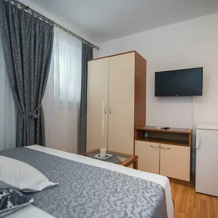 Apartments And Rooms Kapulica Tucepi Exterior photo