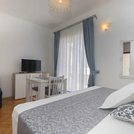 Apartments And Rooms Kapulica Tucepi Exterior photo
