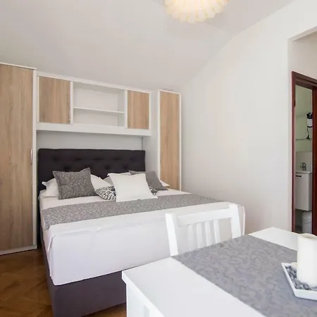 Apartments And Rooms Kapulica Tucepi Exterior photo