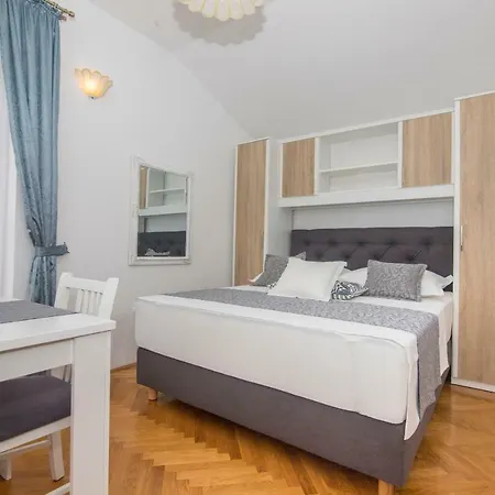 Apartments And Rooms Kapulica Tucepi Room photo