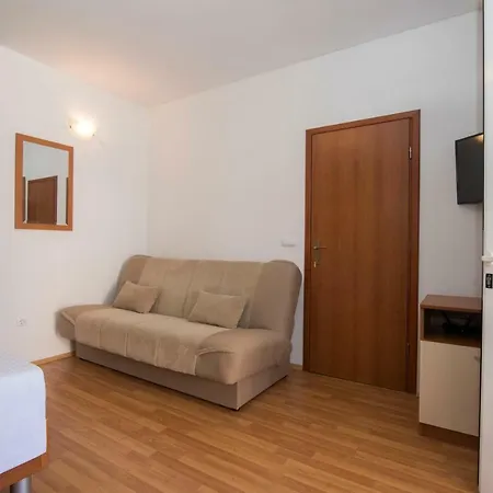 Apartments And Rooms Kapulica Tucepi Exterior photo