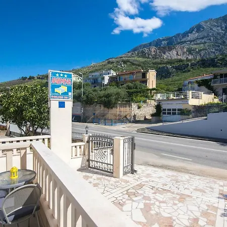 Apartments And Rooms Kapulica Tucepi Exterior photo